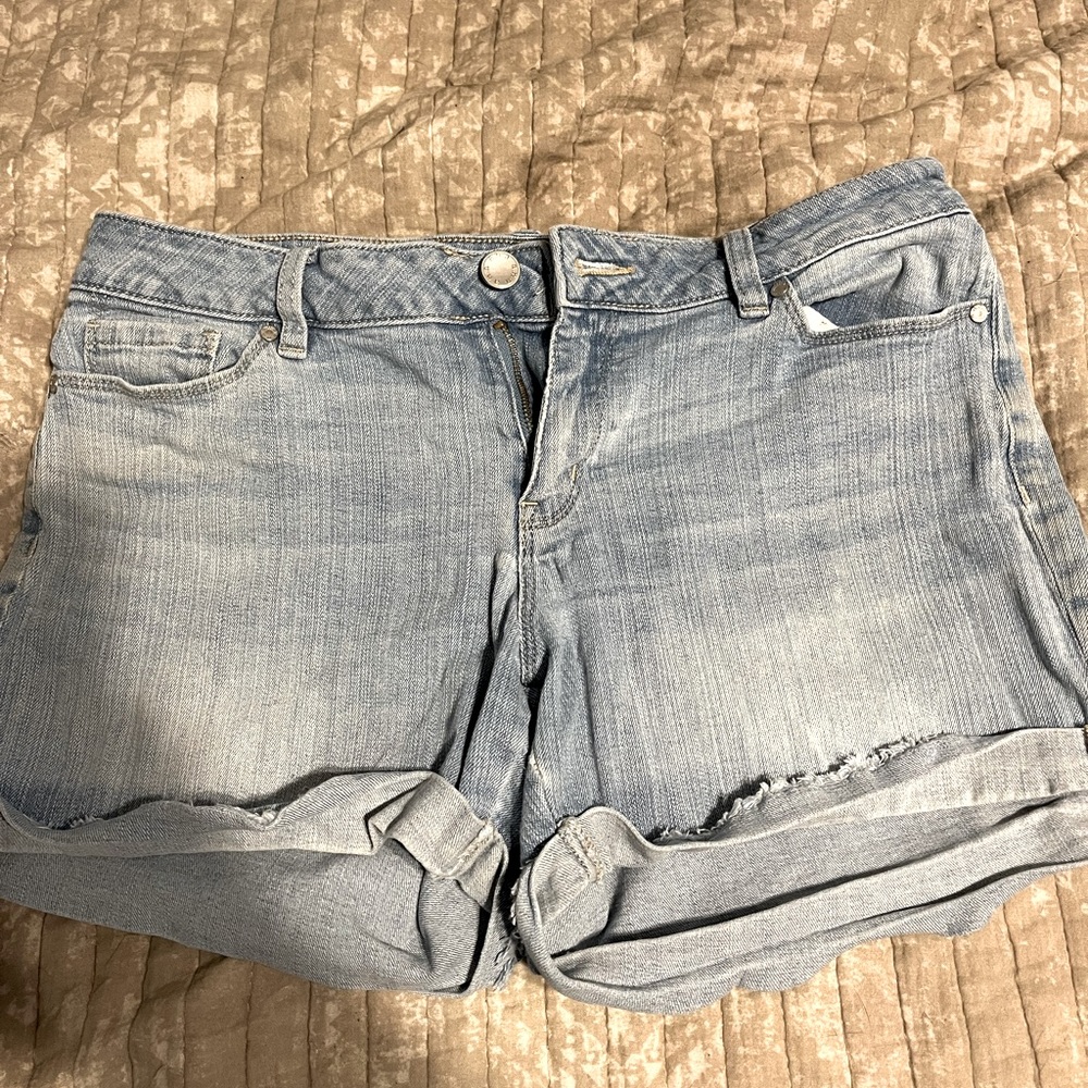 Size 28 Light Washed Denim Shorts ANA